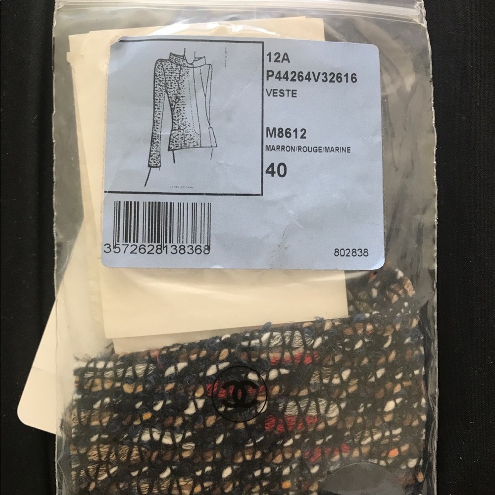Chanel jacket - Picture 6 of 9
